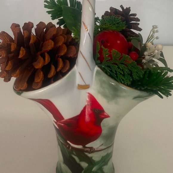 Hautman Brothers Collection Basket Cardinal in Holly Porcelain Christmas Vase 9" - Picture 2 of 3